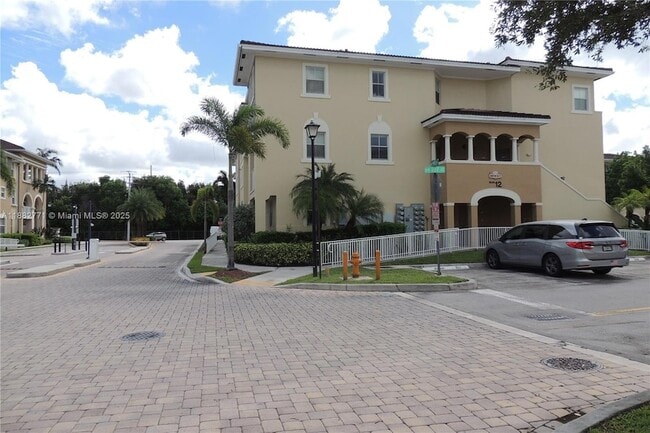 Building Photo - 8899 NW 107 Ct