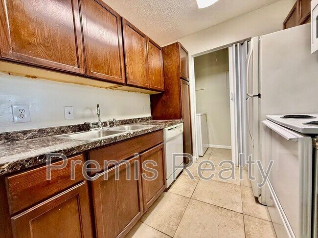 Building Photo - 455 Alt 19