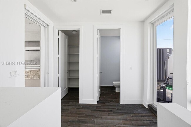 Building Photo - 6308 NW 104th Path