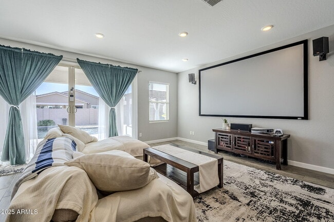 Building Photo - 9935 E Thornbush Ave