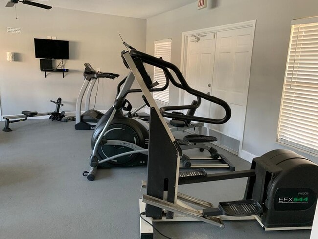 Building Photo - 3134 Plaza Terrace Dr