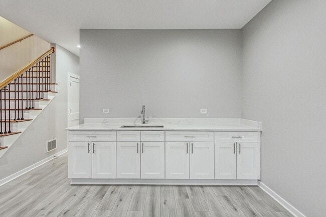 Building Photo - 6626 S Ingleside Ave