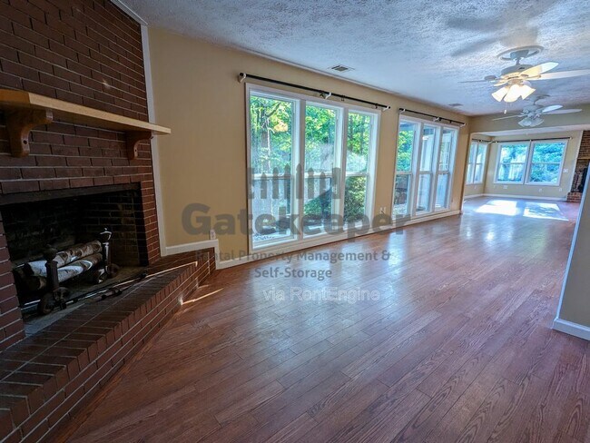 Building Photo - 1096 Boone Rd