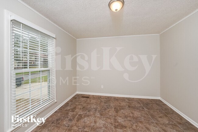 Building Photo - 1731 Tudor Dr