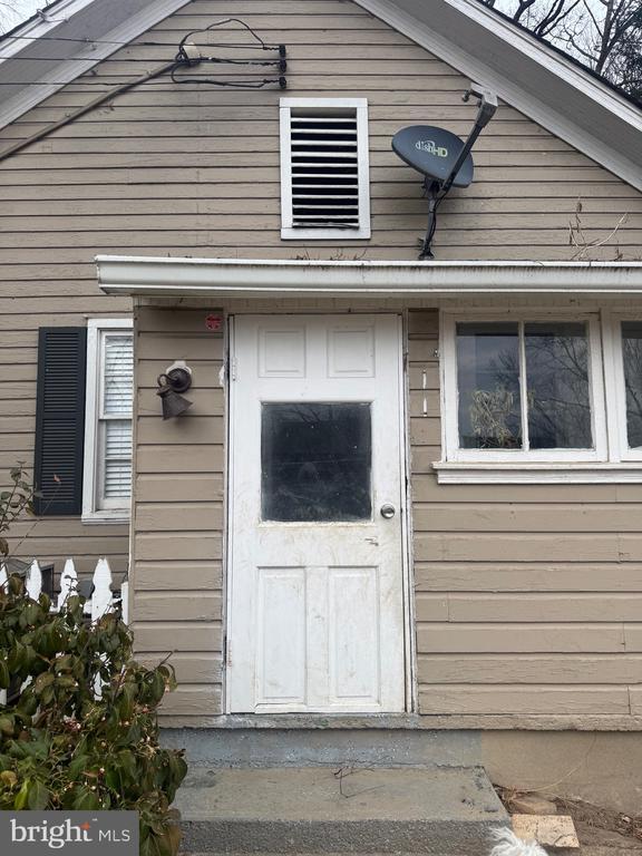 Building Photo - 491 N Latham St