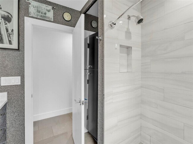 Building Photo - 4021 21st Ave N