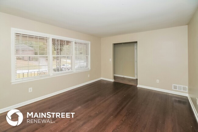 Building Photo - 266 Tonawanda Dr SE