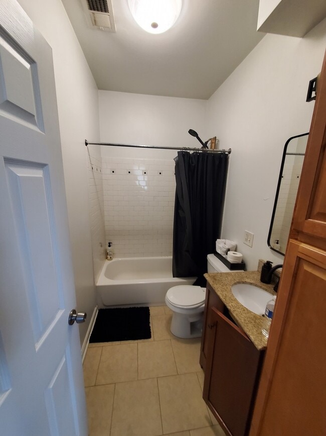 Building Photo - 2014 W Superior St