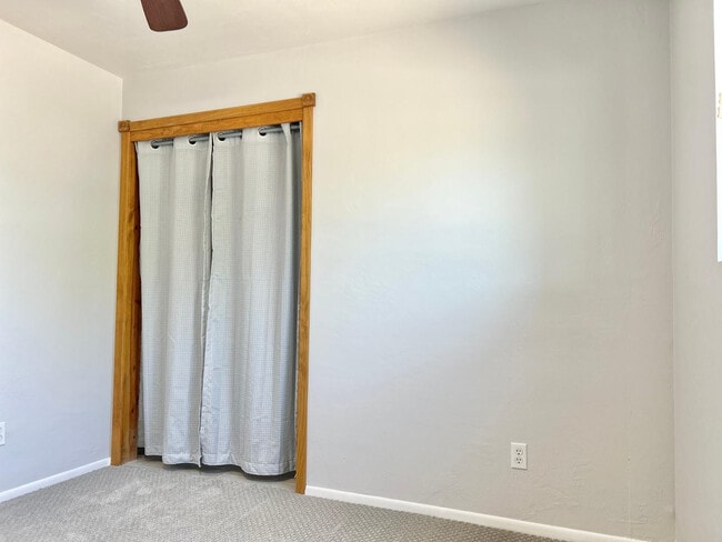 Building Photo - 6607 E Sheridan St