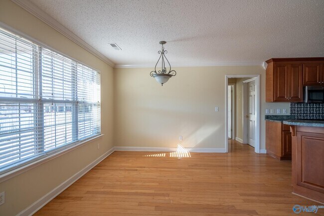 Building Photo - 5002 Blakemore Dr SE