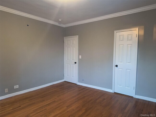 Building Photo - 2 Greenridge Ave