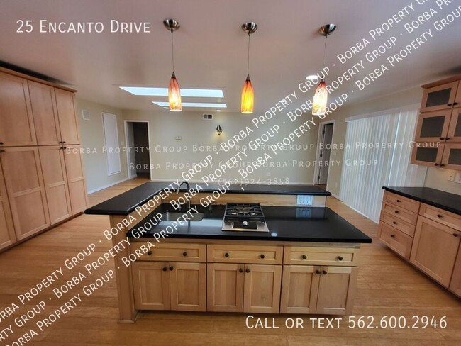 Building Photo - 25 Encanto Dr