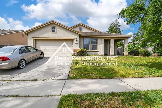 Primary Photo - Spacious 4bd/2ba Plumas Lake Home with 2 C...