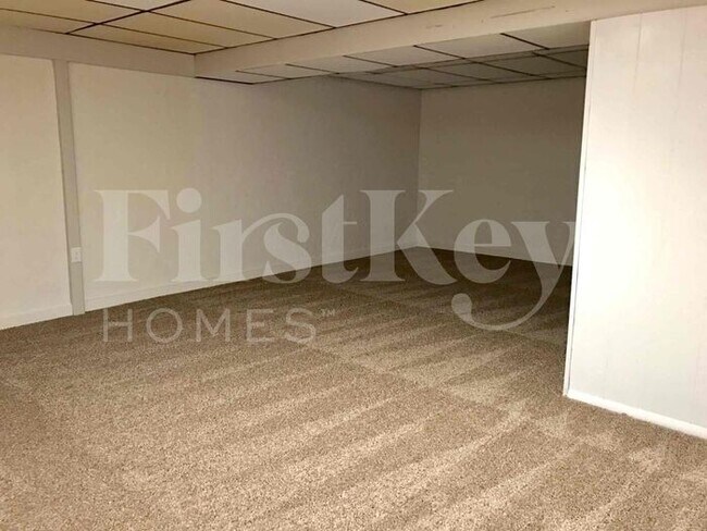 Building Photo - 2736 Sedan Dr