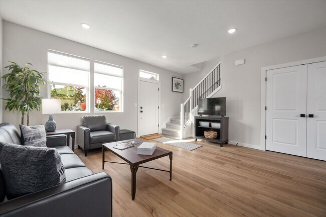 Building Photo - Move In Special Up to 3 Months Free- Newbe...