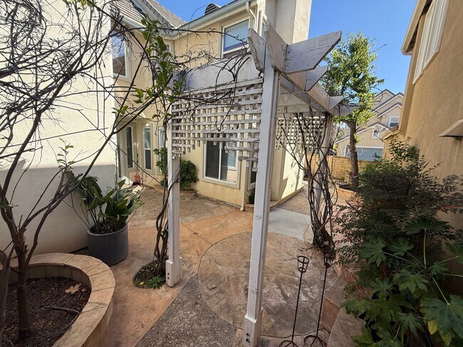 Building Photo - Spacious 3-Bedroom Home in the Andorra Community of Valencia!