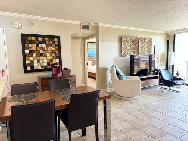 Building Photo - 5220 Seawall Blvd