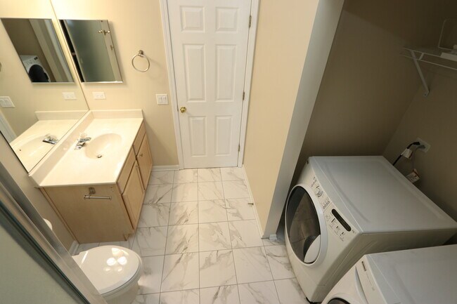 Building Photo - 3333 Stratford Ct