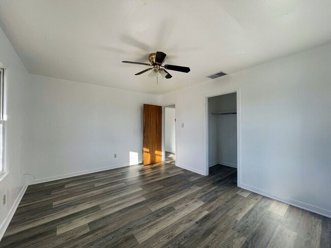 Building Photo - Cozy Modern Living – Bright 2-Bedroom Home Near Snyder High