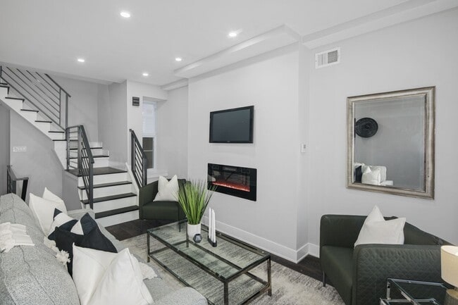 Building Photo - Modern Brewerytown Home