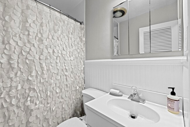 Building Photo - 4 Wianno Way