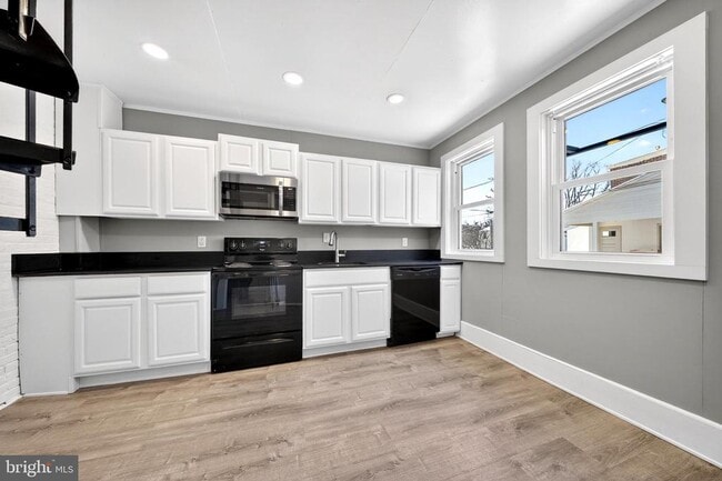 Building Photo - 100 S Darlington St