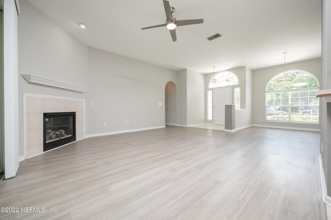 Building Photo - 171 Elmwood Dr