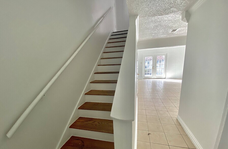 Building Photo - 1738 Port Dr