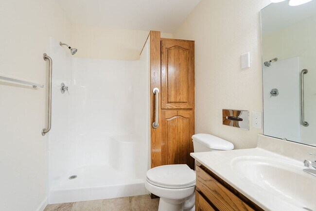 Building Photo - Charming 3 Bedroom, 2 Bathroom home! Call 501-922-9997 to set up a showing today!