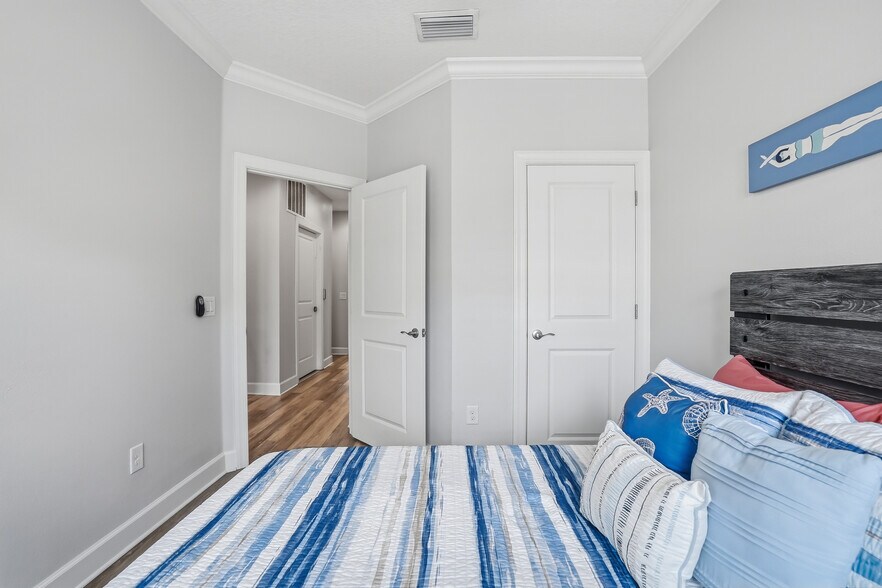 Building Photo - 3162 Moorings Dr S