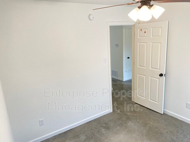 Building Photo - 2963 Lake Park Rd