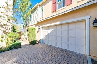 Building Photo - 2841 E Via Terrano