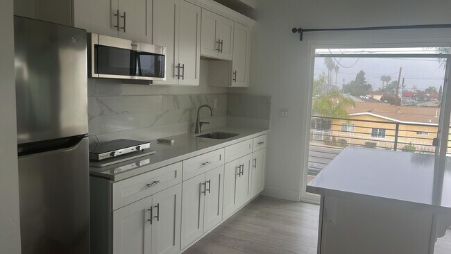 Building Photo - 1807 Donax Ave