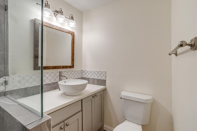 Building Photo - Adorable Studio Apartment in Arlington Hei...