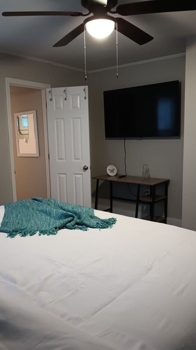 Building Photo - 214 McGarity St