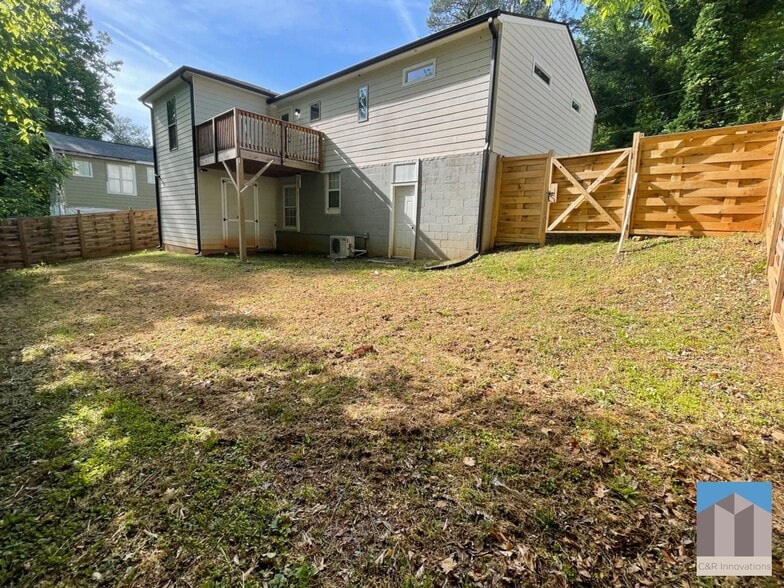Building Photo - 185 Glenrose Cir SW