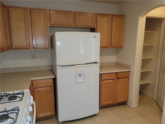Building Photo - 9275 Hollander Ave