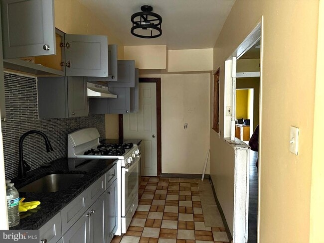 Building Photo - 2553 Carroll St