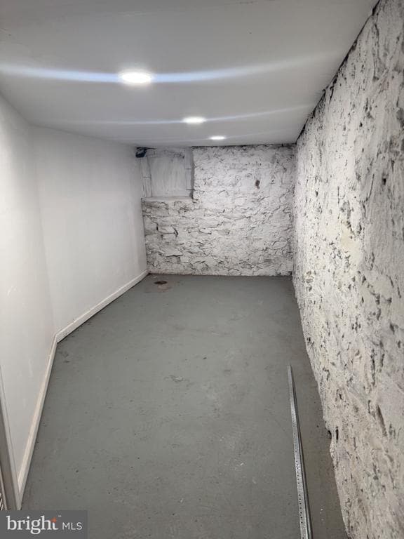 Building Photo - 312 E 25th St