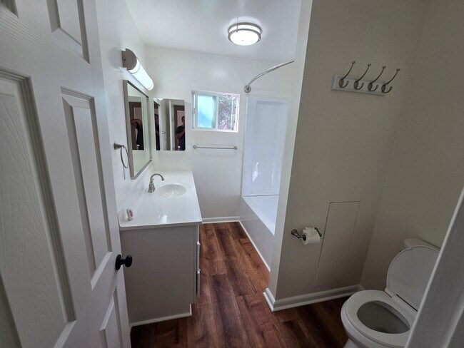 Building Photo - 449 Thumbelina Dr