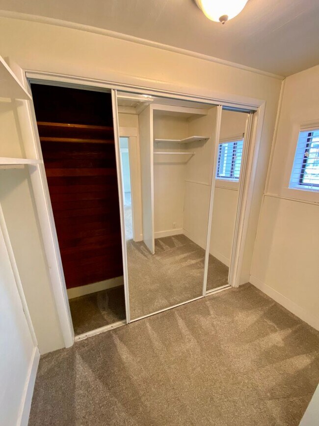 Building Photo - D&B Homes