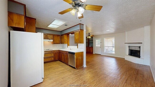 Building Photo - 2812 Adrienne Dr