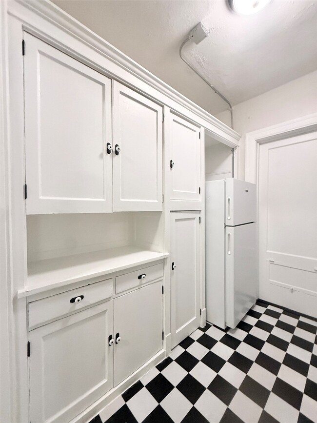 Building Photo - 3920 Fannin St