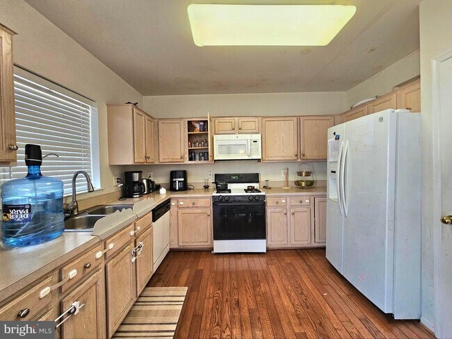Building Photo - 7427 Ardglass Ct