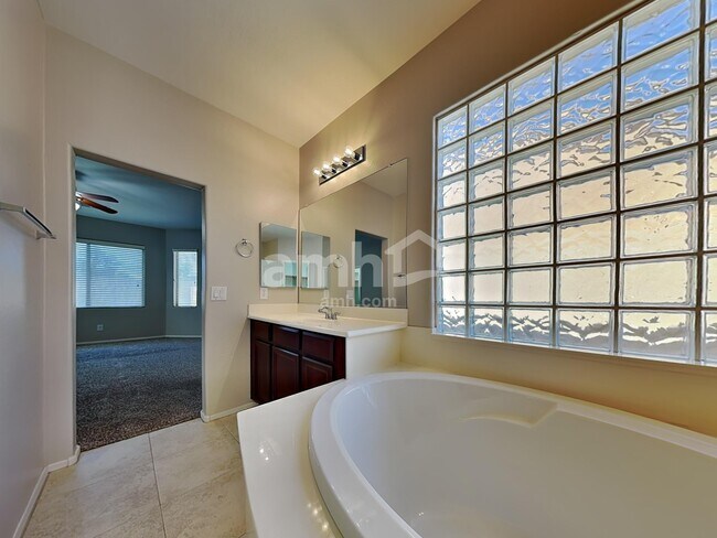 Building Photo - 4616 S Emery