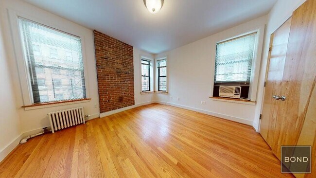 Building Photo - 129 E 97th St