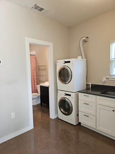 Laundry in unit - 1826 Maryland Ave