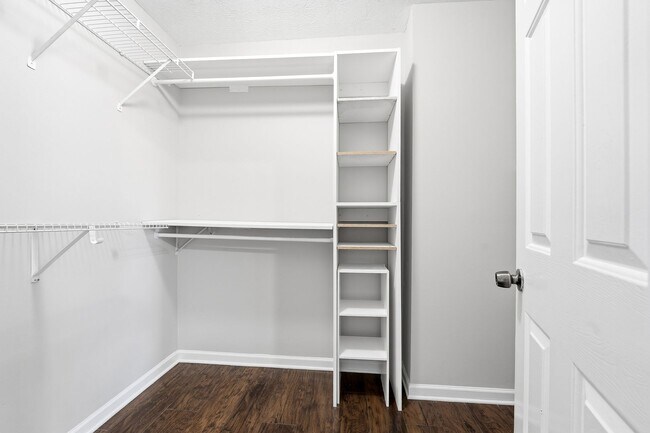 Building Photo - Ranch home with 4 bedrooms and a bonus room.