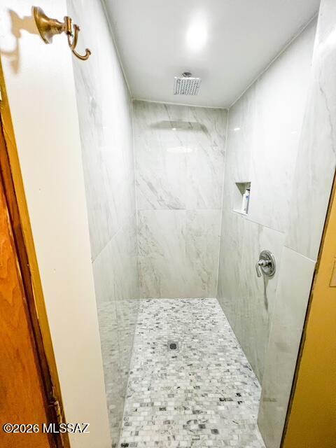 Building Photo - 708 W Mesa Verde Dr