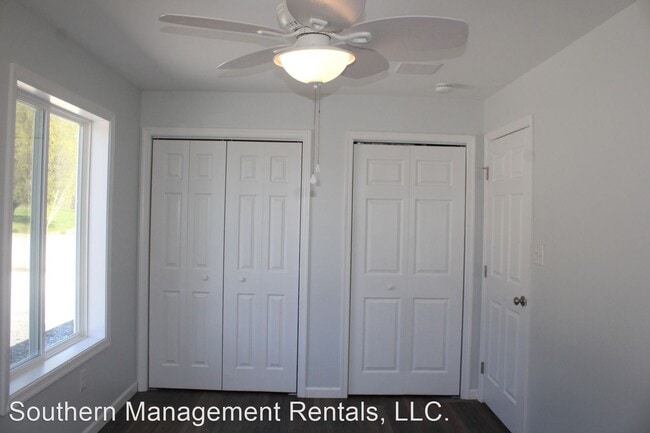 Building Photo - 2 br, 1 bath House - 490 A Windsor Rd